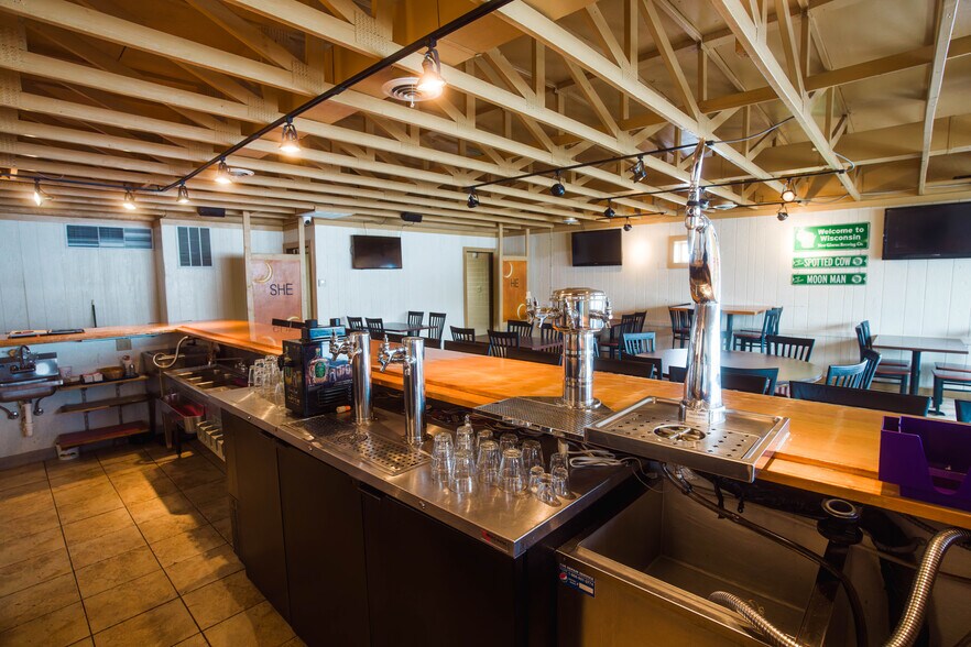 More Photos Of 720 N Wisconsin Ave, Elkhorn Restaurant For Sale