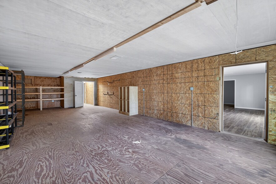 More Photos Of 4109 Robinson St, Covington Freestanding For Sale