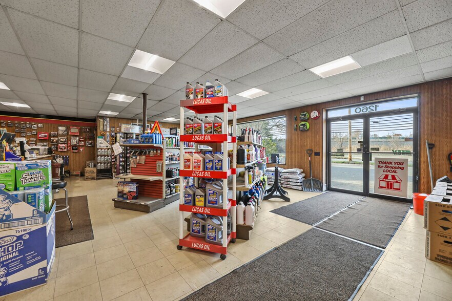 More Photos Of 1260 East St, Pittsfield Freestanding For Sale