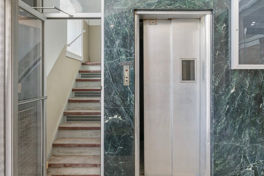 More Photos Of 17 Market St, Poughkeepsie Office For Sale