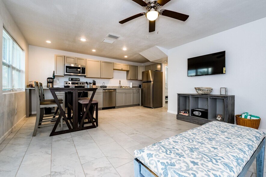 More Photos Of 112 N Peninsula Dr, Daytona Beach Apartments For Sale