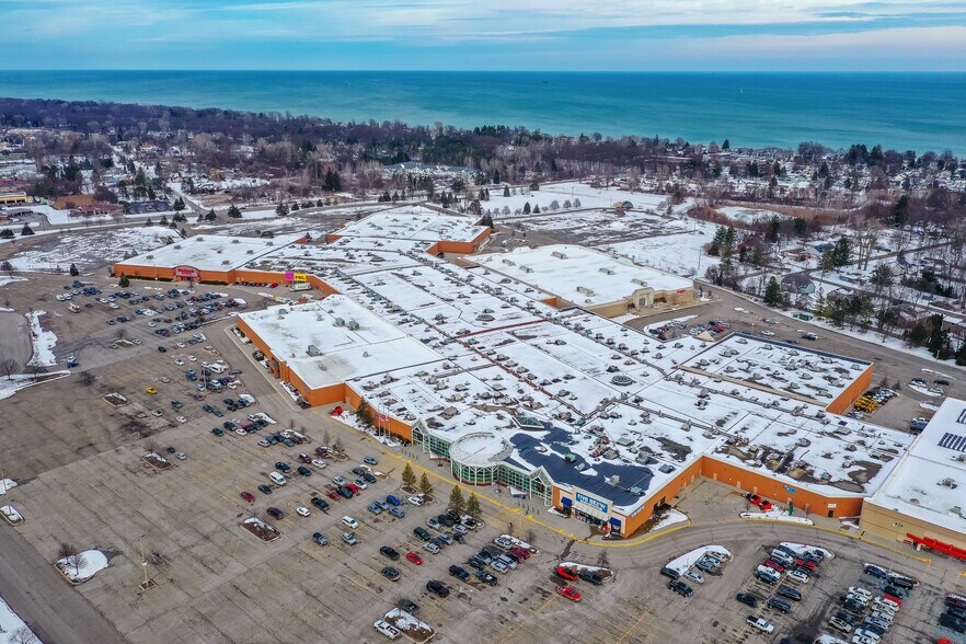 More Photos Of 4350 24th Ave, Fort Gratiot Freestanding For Lease