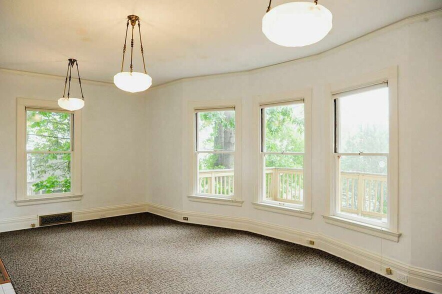 More Photos Of 916 SW King Ave, Portland Office Residential For Sale
