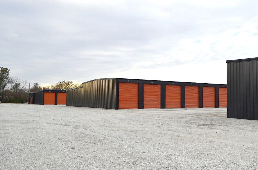 Primary Photo Of 801 N Highway 169, Trimble Self Storage For Sale