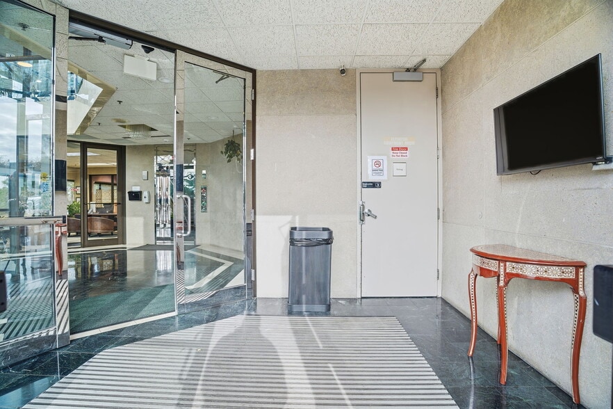 More Photos Of 941 Hillwind Rd NE, Minneapolis Medical For Sale