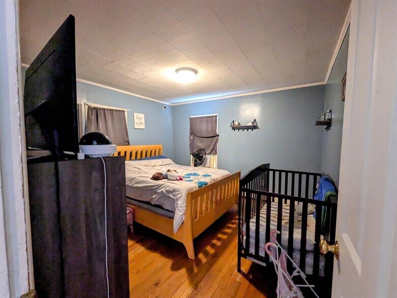 More Photos Of 44 Walnut St, Claremont Apartments For Sale