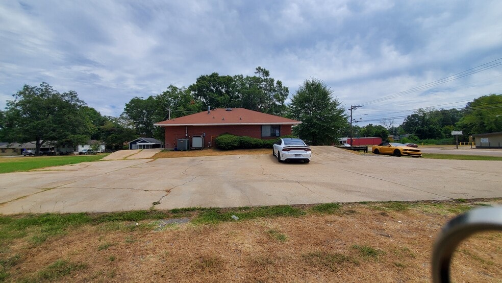 More Photos Of 2720 John R Lynch St, Jackson General Retail For Sale