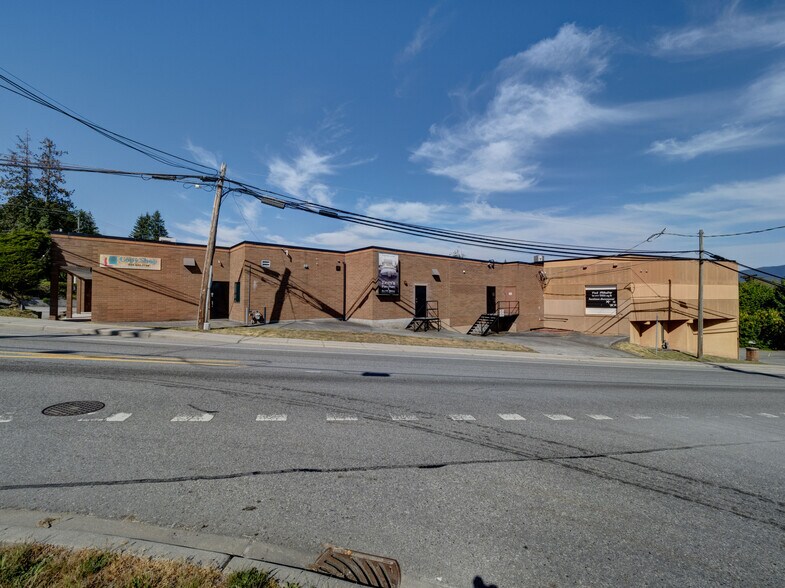 More Photos Of 771 Gibsons Way, Gibsons Storefront For Sale