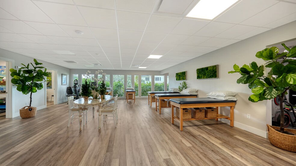 More Photos Of 1630 S Tuttle Ave, Sarasota Medical For Sale