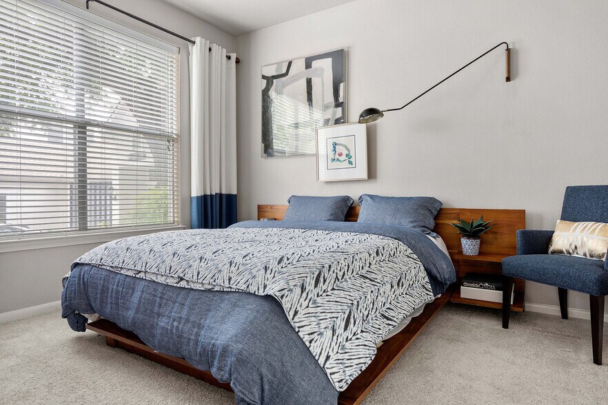 More Photos Of 7927 Forest Ln, Dallas Apartments For Lease
