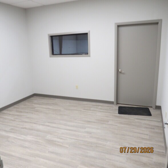 More Photos Of 5710 Clarewood Dr, Houston Warehouse For Lease