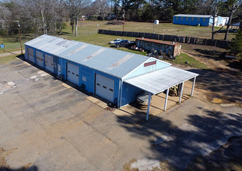 More Photos Of 1011 Redbud, Overton Warehouse For Sale