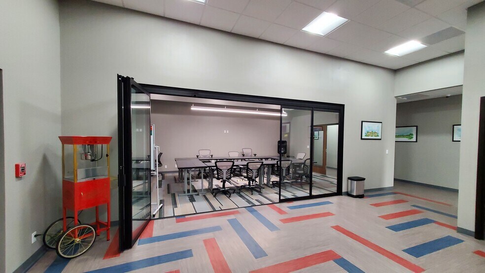 More Photos Of 303 W Calhoun Ave, Temple Office For Sale