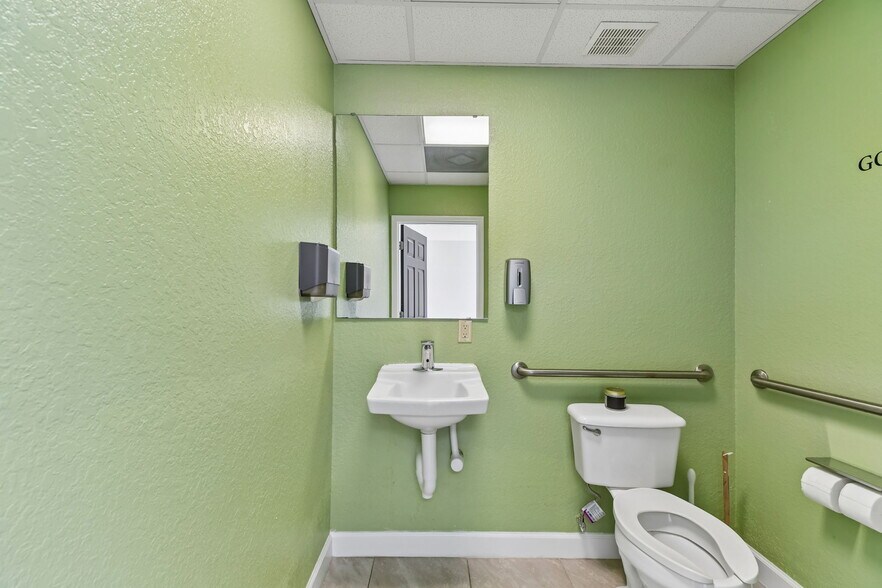 More Photos Of 450 E Highway 50, Clermont Medical For Lease