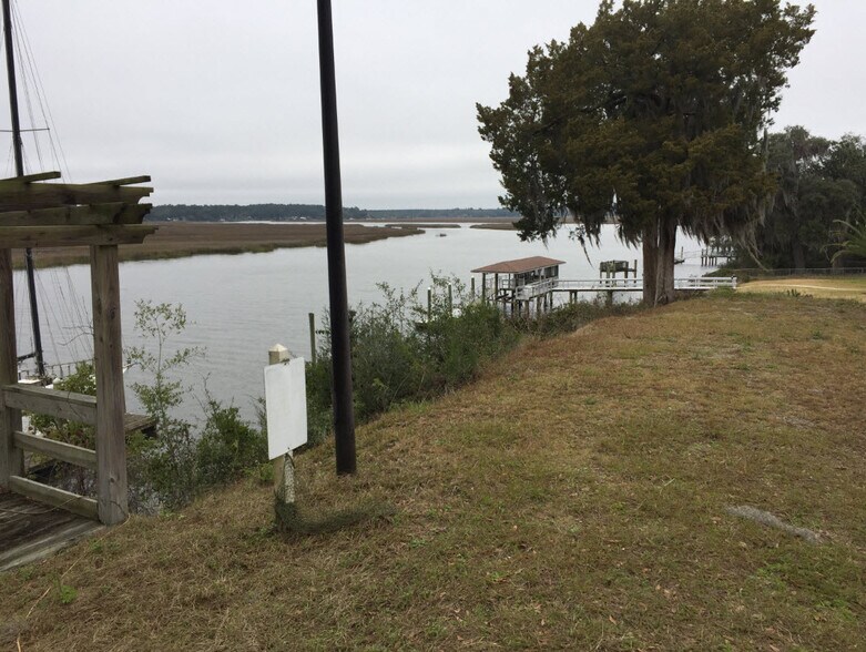 More Photos Of 1224 Buccaneer Club Rd NE, Townsend Restaurant For Lease