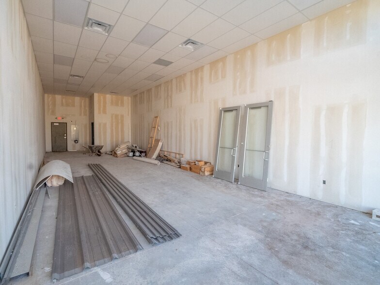More Photos Of 1654-1664 S Choctaw Rd, Choctaw Freestanding For Lease