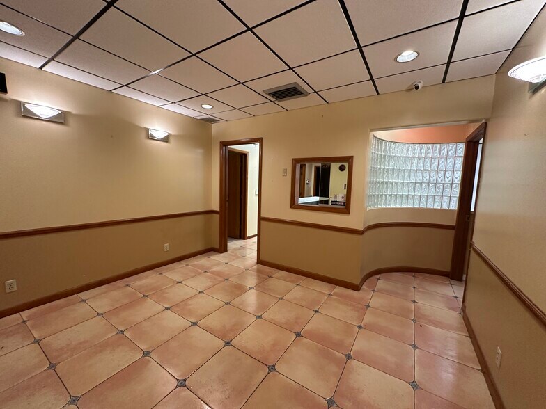 More Photos Of 7800 W Oakland Park Blvd, Sunrise Medical For Sale