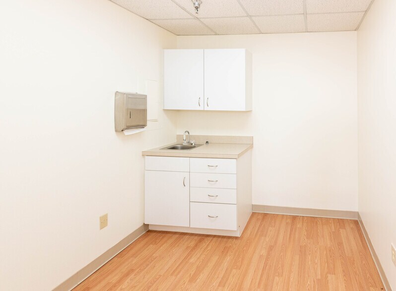 More Photos Of 120 Sister Pierre Dr, Towson Medical For Sale