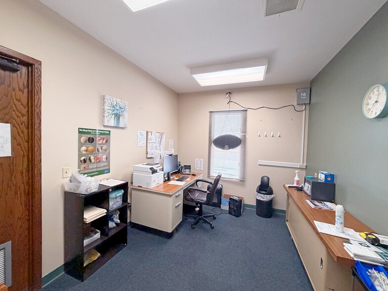 More Photos Of 211 Madison Ave, Wood River Office For Sale