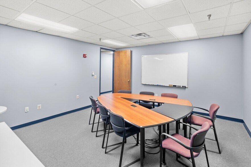 More Photos Of 4640 Forbes Blvd, Lanham Office For Lease