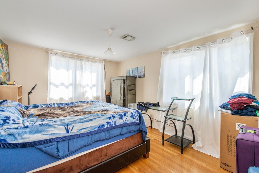 More Photos Of 237 Adams St, Newark Office For Sale