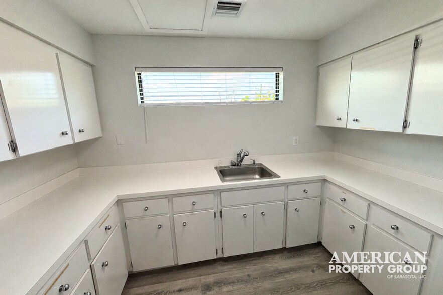 More Photos Of 31 W Green St, Englewood Medical For Lease