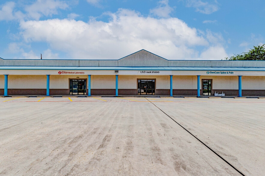 More Photos Of 1101 Alma St, Tomball Medical For Lease