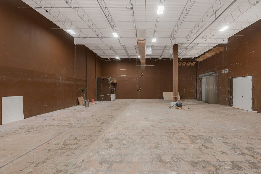 More Photos Of 3650 Coral Ridge Dr, Coral Springs Light Manufacturing For Sale