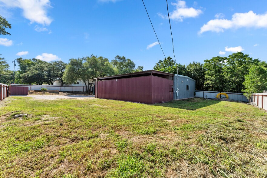 More Photos Of 201 W 9th St, Burnet Warehouse For Sale
