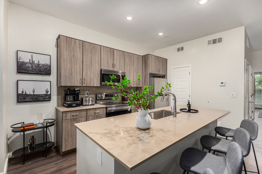 More Photos Of 6301 E Pinnacle Vista Dr, Scottsdale Apartments For Sale