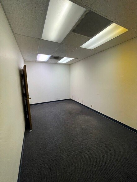 More Photos Of 1220-1240 Avenida Acaso, Camarillo Manufacturing For Lease