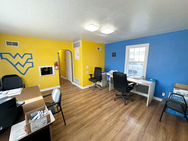 More Photos Of 825 E. Park Ave, Fairmont Office For Sale
