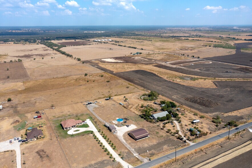 More Photos Of 1316 County Road 305, Jarrell Land For Lease