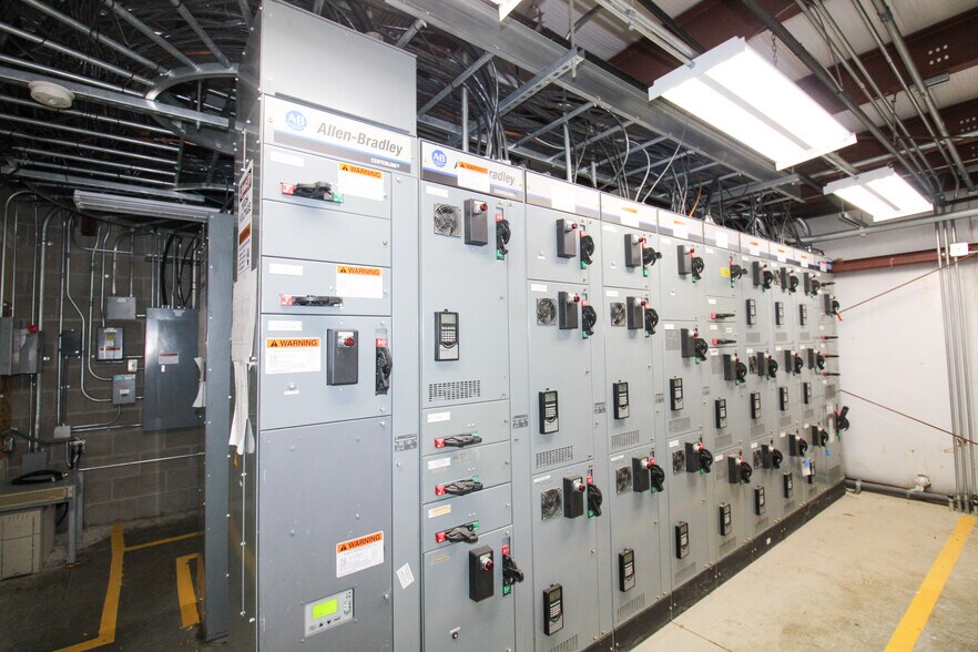 More Photos Of 5640 44th Ave S, Clinton Industrial For Sale