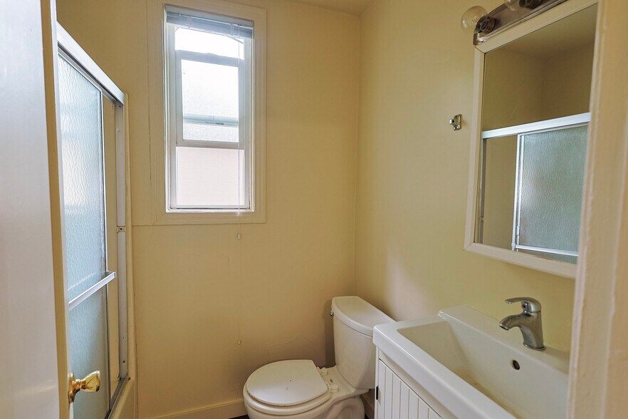 More Photos Of 1701 Lake St, Calistoga Apartments For Sale