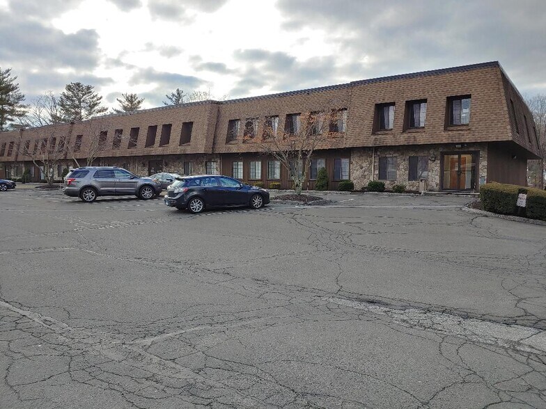 More Photos Of 304 Federal Rd, Brookfield Office For Sale