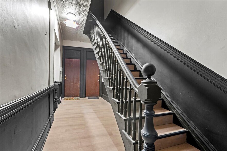 More Photos Of 900 Summit Ave, Union City Apartments For Sale