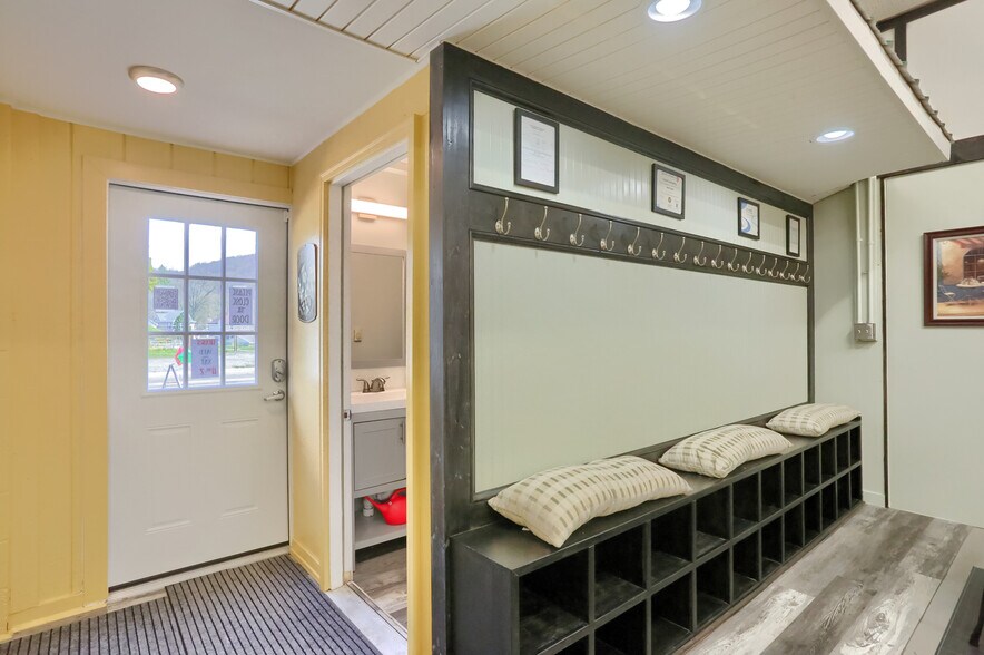 More Photos Of 115 W Main St, Evans City Freestanding For Sale