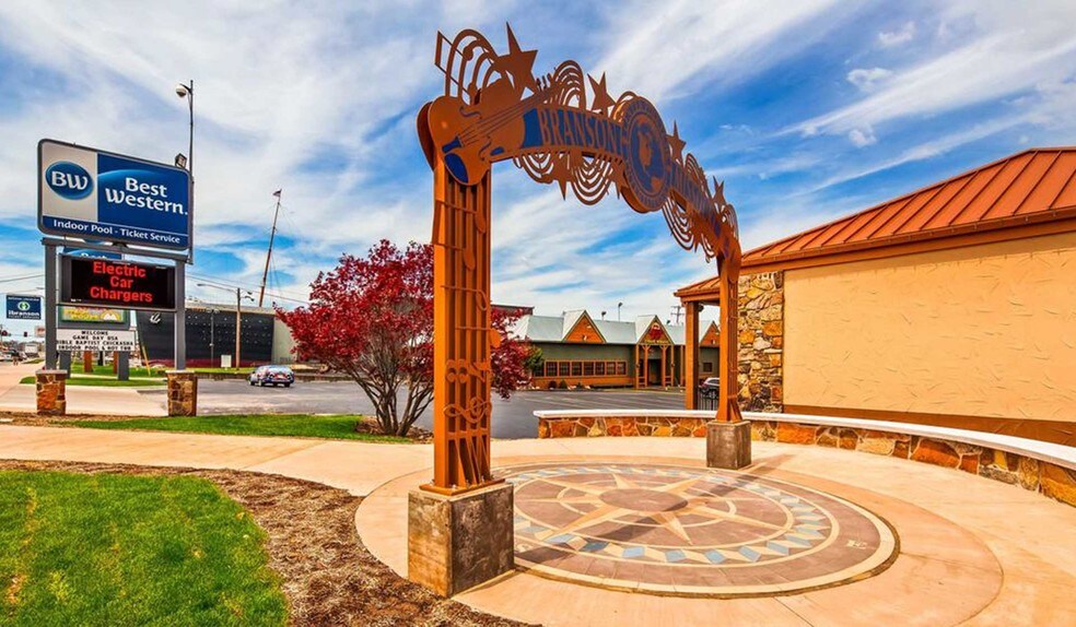 More Photos Of 3215 W 76 Country Blvd, Branson Hotel For Sale