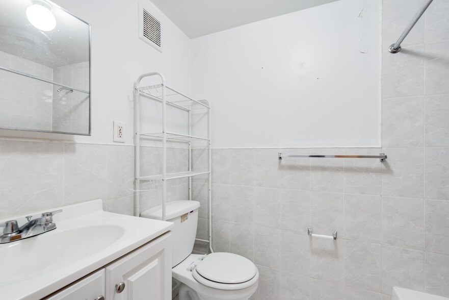 More Photos Of 489 Myrtle Ave, Brooklyn Storefront Retail Residential For Sale