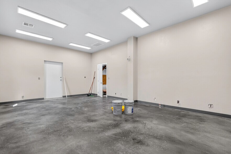 More Photos Of 6121 Highway 177, Shawnee Warehouse For Lease