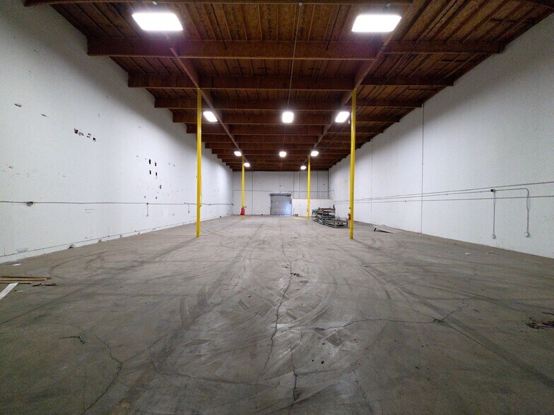 More Photos Of 3250 Palm Pky, Las Vegas Warehouse For Lease