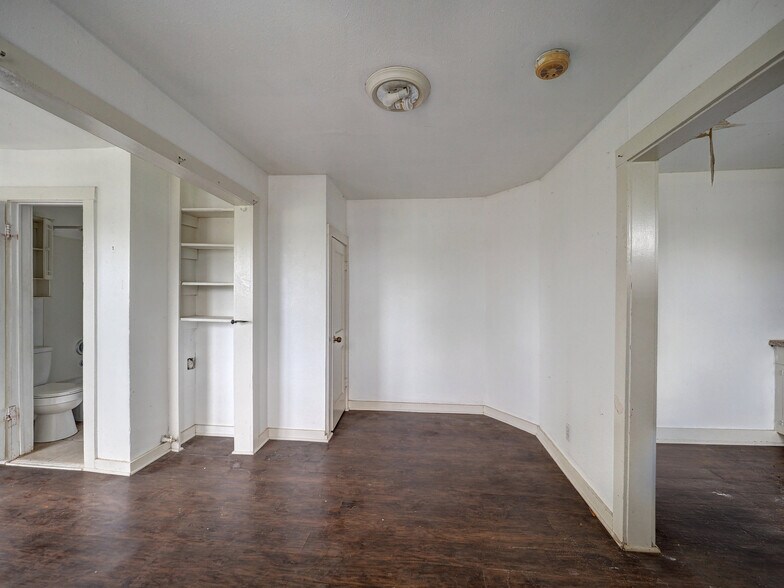 More Photos Of 1106 E Huisache Ave, Kingsville Apartments For Sale