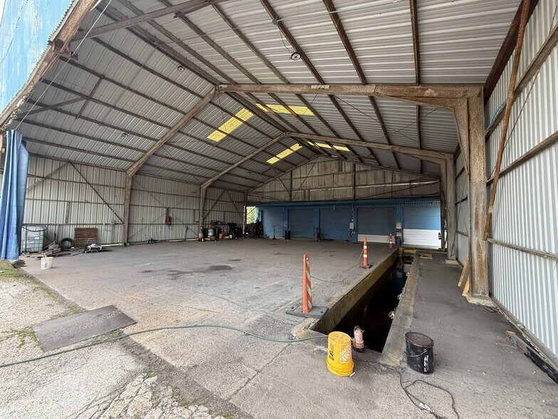 More Photos Of 1502 Galveston St, South Houston Service For Lease