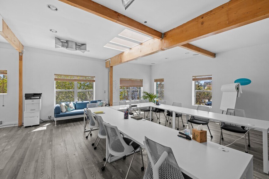 More Photos Of 513 Boccaccio Ave, Venice Office For Lease