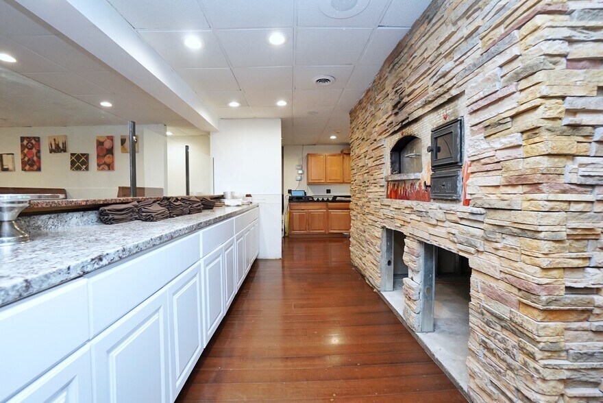 More Photos Of 306 Gatzmer Ave, Jamesburg Restaurant For Lease