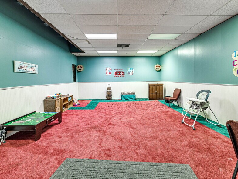 More Photos Of 6009 NW Expressway St, Oklahoma City Specialty For Sale