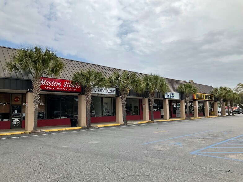 More Photos Of 1234 Camp Rd, Charleston Freestanding For Lease