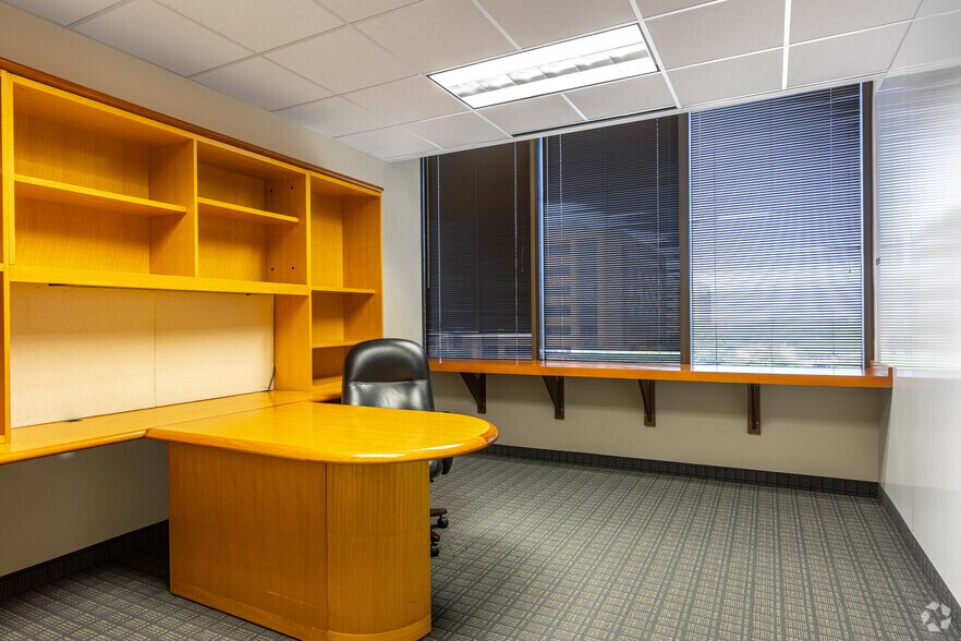 More Photos Of 13465 Midway Rd, Farmers Branch Coworking Space