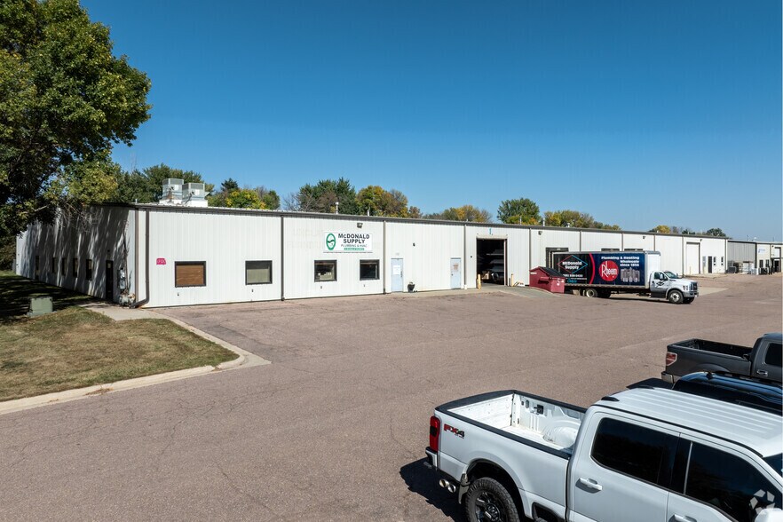More Photos Of 5620 W 9th St, Sioux Falls Distribution For Sale
